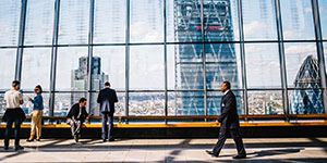 堅持“抓落實、求實事、負責任”的九字方針，積極踐行“安老、扶幼、助學、濟困”宗旨，勇擔企業社會責任。